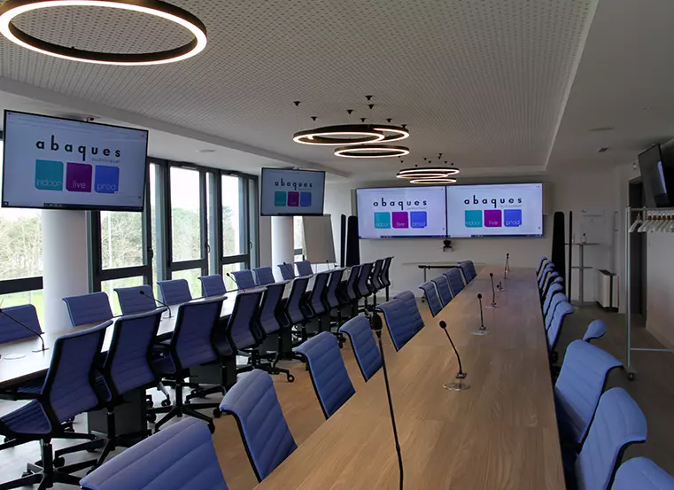 intégration audiovisuelle de la salle de direction de la FFB avec moniteurs
