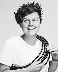 Photo portrait Elodie Denis avec câbles